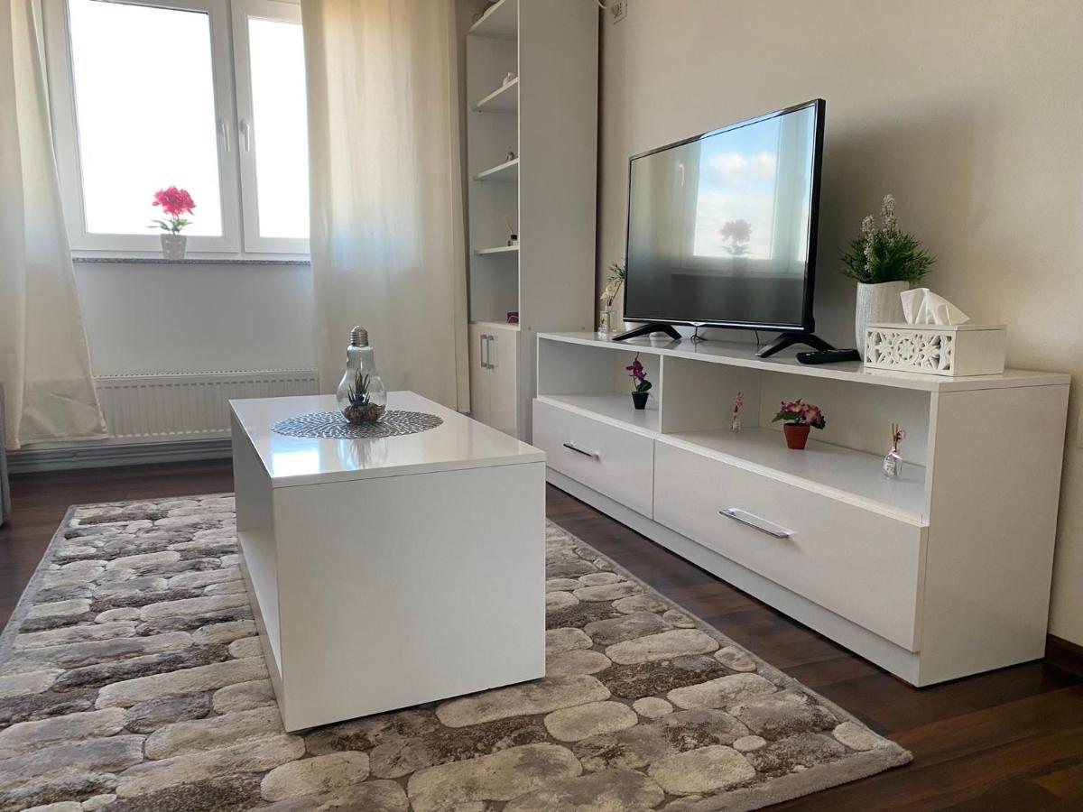 Luxury Apartament Intim Area Apartment Арад Екстериор снимка