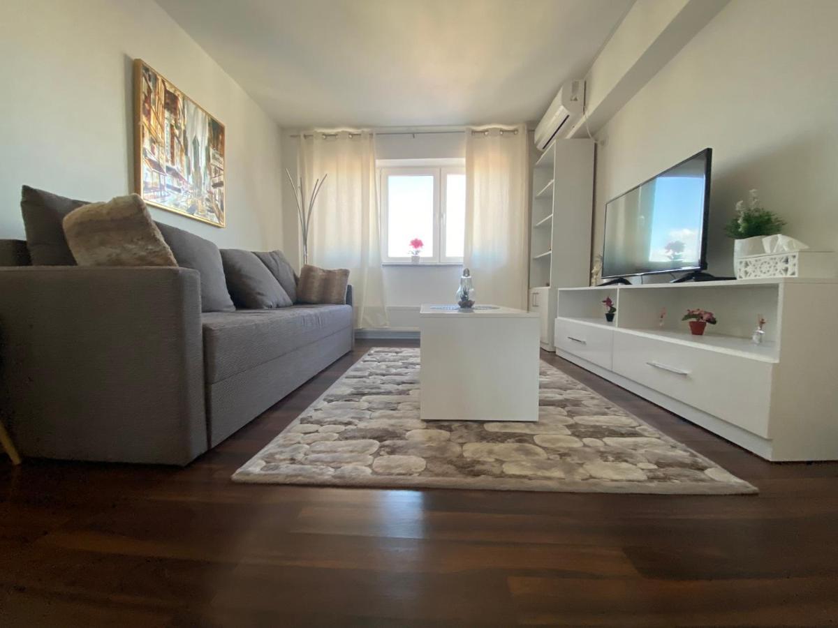 Luxury Apartament Intim Area Apartment Арад Екстериор снимка